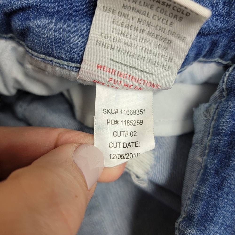 Torrid Shortall Vintage Stretch Light Wash Sz 22 Distressed Cuffed Denim Jumper - Picture 13 of 14